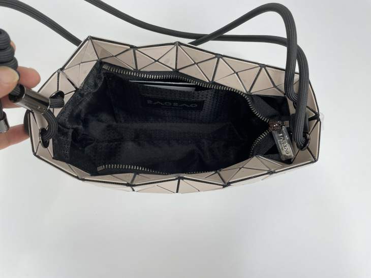 Picture of Issey Miyake Handbags _SKUfw219550692fw